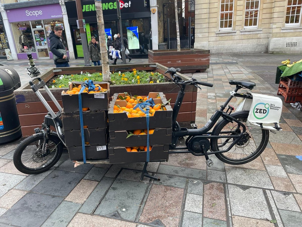 Did someone say Oranges!🍊 #FreshFruitDelivery #PedalPoweredDelivery #ZeroEmissions #WalthamForest