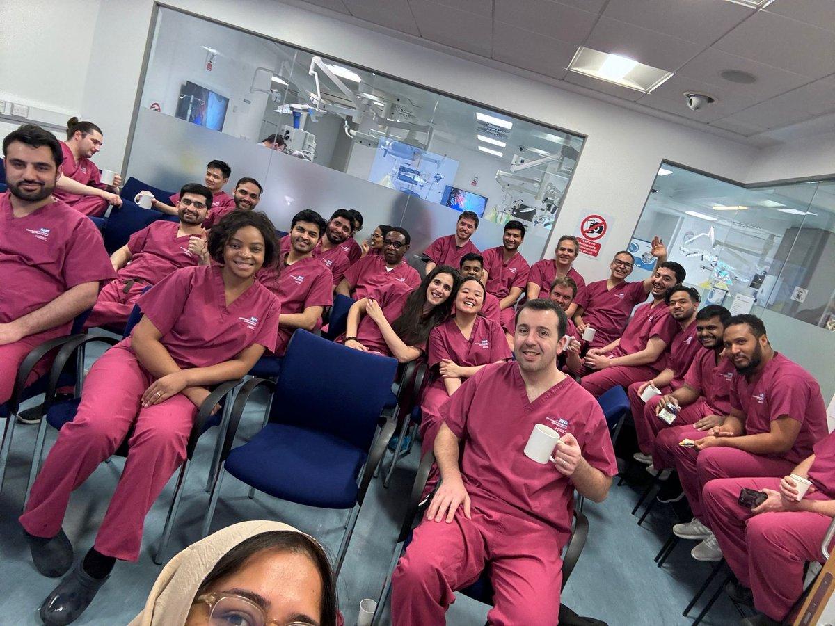 Group selfies of the amazing faculty and candidates for upper limb trauma cadaveric course! Truly useful course for trainee of every level! @ManchesterTraum @JosephAlsousou #orthotwitter #surgicaltraining