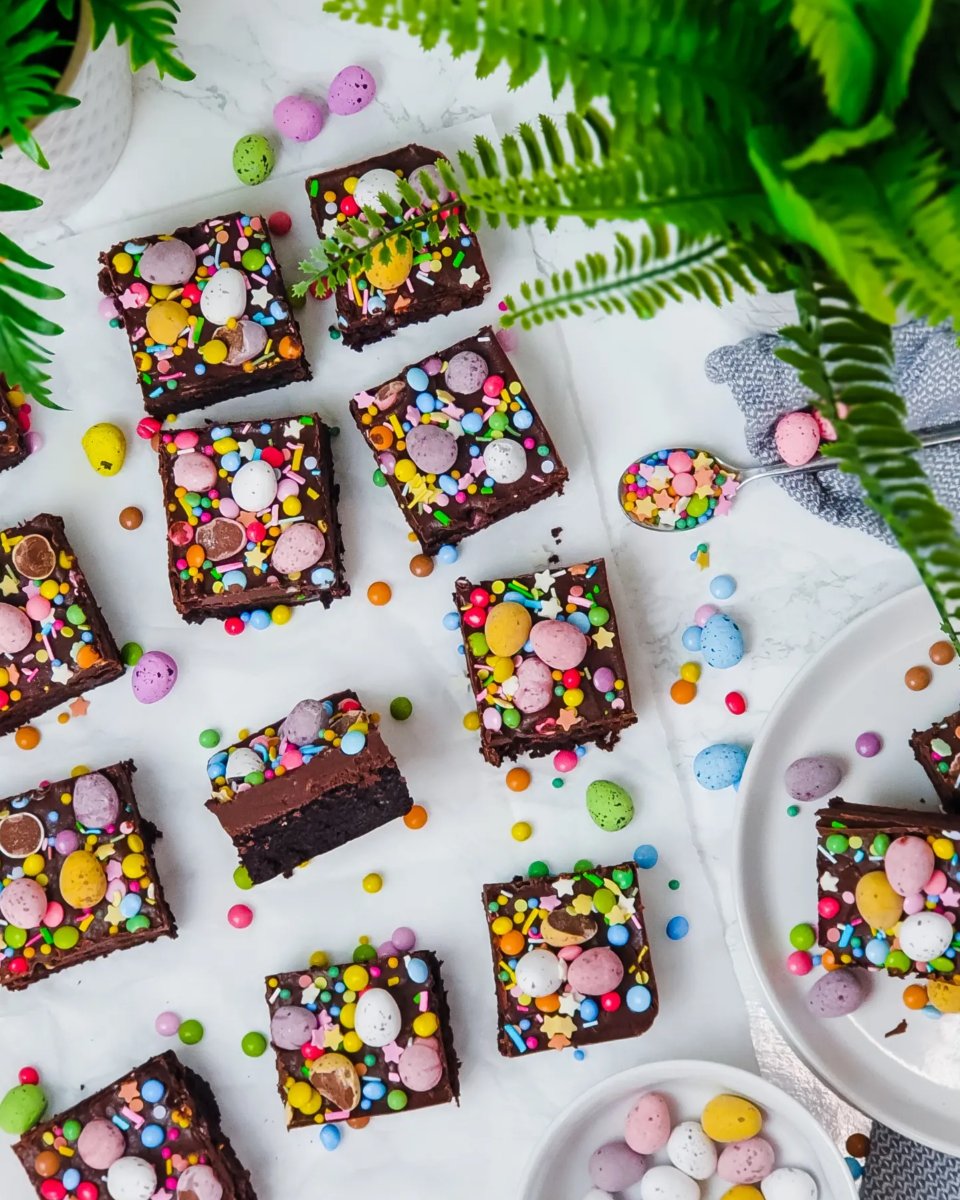 Hop into Easter with these delicious Chocolate Easter Brownies! 🍫🐰

📸 If ever there was a time to enjoy chocolate, Easter is certainly that time! Check out this mini egg brownie recipe made using our Rainbow Sprinkles!

#brownies #cosmicbrownies #minieggs #chocolate #easter