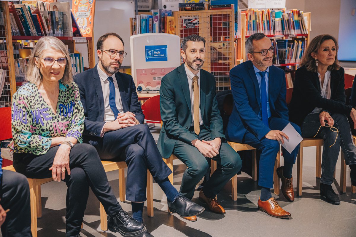 👩‍🎓 Dès la rentrée 2024 tous les collèges publics de la #HauteGaronne seront équipés de distributeurs de protections périodiques gratuites🩸⤵️

👉 Ce dispositif a été annoncé ce matin par le Président <a href="/SebVincini/">Sébastien Vincini</a> à l'occasion de la #JourneeDesDroitsDesFemmes, au <a href="/CollegeChalets/">Collège Les Chalets</a>.