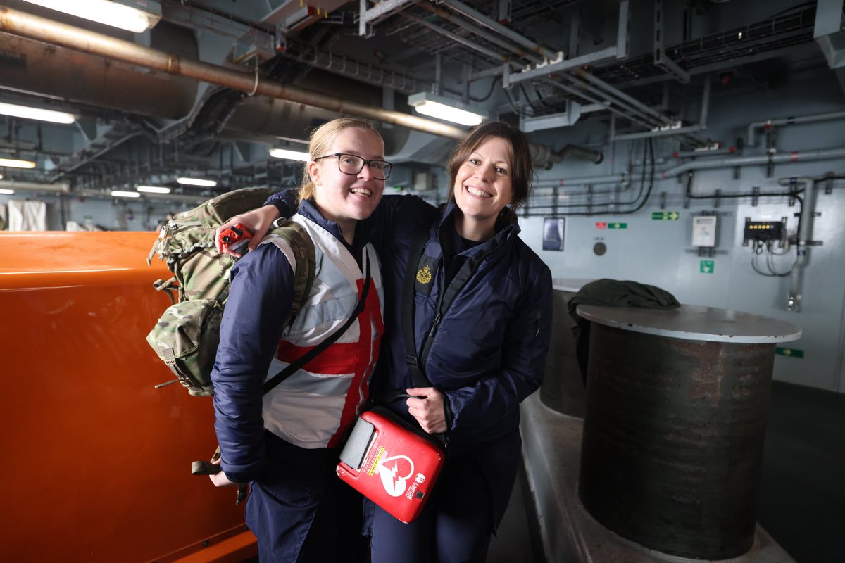 HMS Queen Elizabeth tweet media