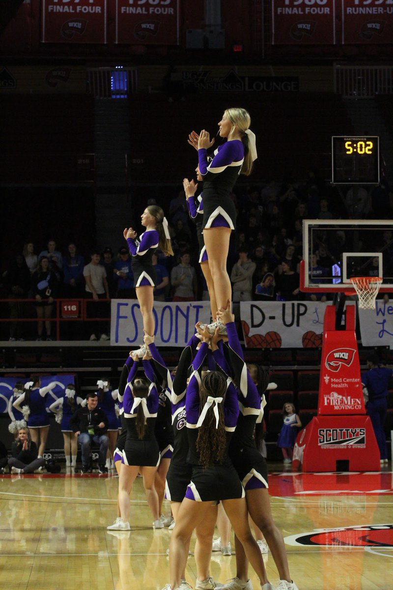 BGHS_Cheer's tweet image. Cheering for @LadyPurpleHoops in the 4th Region Championship game on Saturday night 🏀💜

📸 Riley Crowe