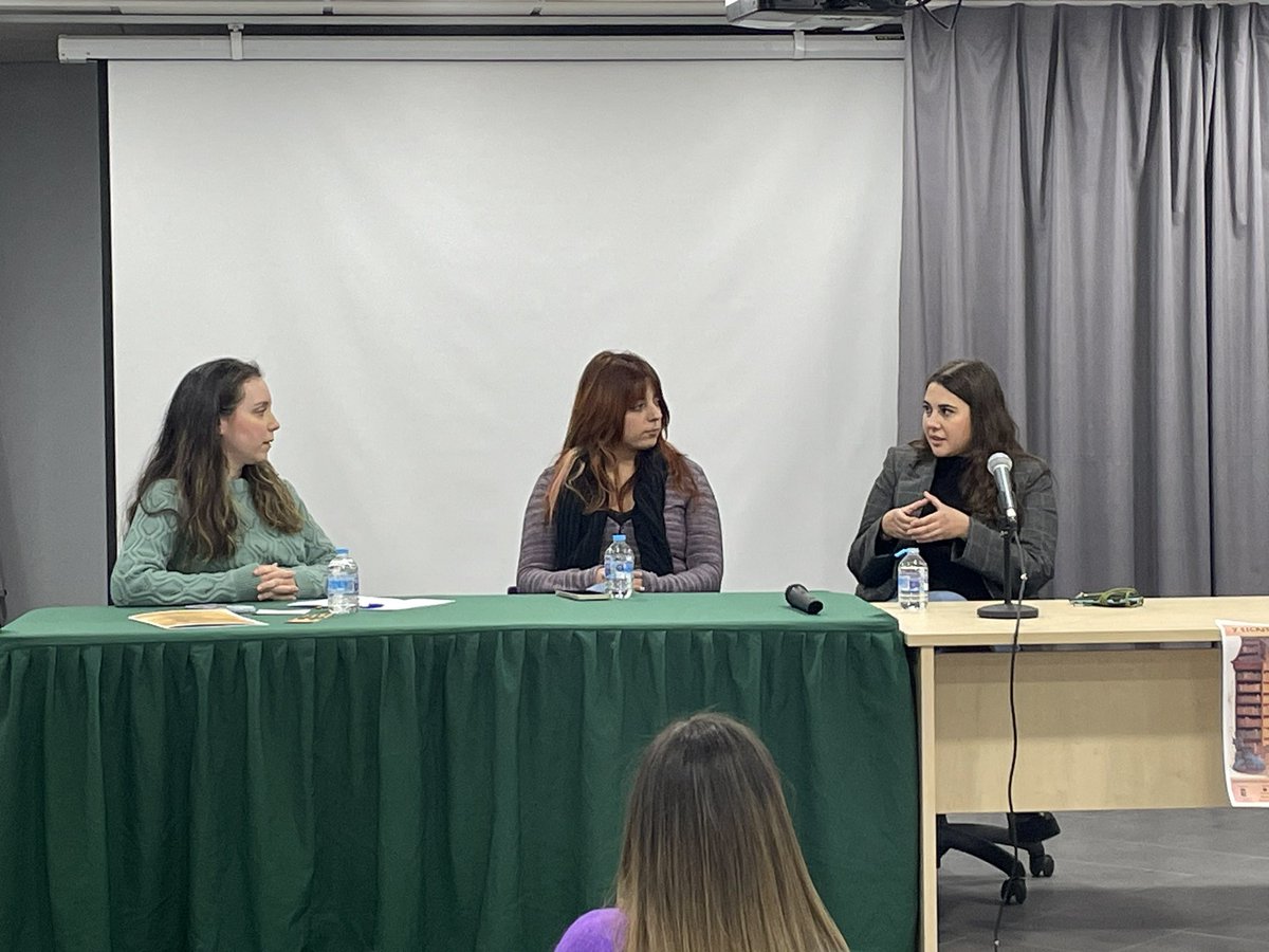 Empezamos la primera charla con <a href="/unadevoralibros/">Susana Quirós</a> y <a href="/Paula_roho/">Pau ॐ</a> moderada por nuestra eterna colaboradora <a href="/Bloggertessa/">Tess 🌻</a> 

¡Ya nos ha salido ta para una nueva mesa y no hemos hecho más que empezar! 💙