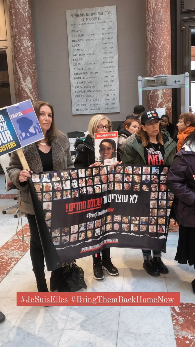 Le_Crif13's tweet photo. Retour sur le rassemblement organisé ce jour par le @Le_Crif13 et la @wizomarseille à l occasion de la🟣 journée internationale des droits des femmes en solidarité avec les femmes israéliennes victimes de violences sexuelles systèmatiques le 7 octobre et avec les otages.🎗️🇮🇱

Nous remercions le Président du Tribunal Judiciaire @titicari1  pour avoir permis la tenue de notre rassemblement dans l enceinte du Palais de justice compte tenu des fortes intempéries. 

@BendayanF @MHAmsallem
@DavidGaltier @sylvaindigiovanni @denisrossi @CASIMMARSEILLE @cooperationfeminine @BnaiBrithFrance @collectif7octobremarseille @marseille
@AMPMetropole @MaRegionSud
@7octobre_off @cooperationfeminine @WIZOfrance @wizomarseille @Le_CRIF @IsraelenFrance @Coll7octobreaix