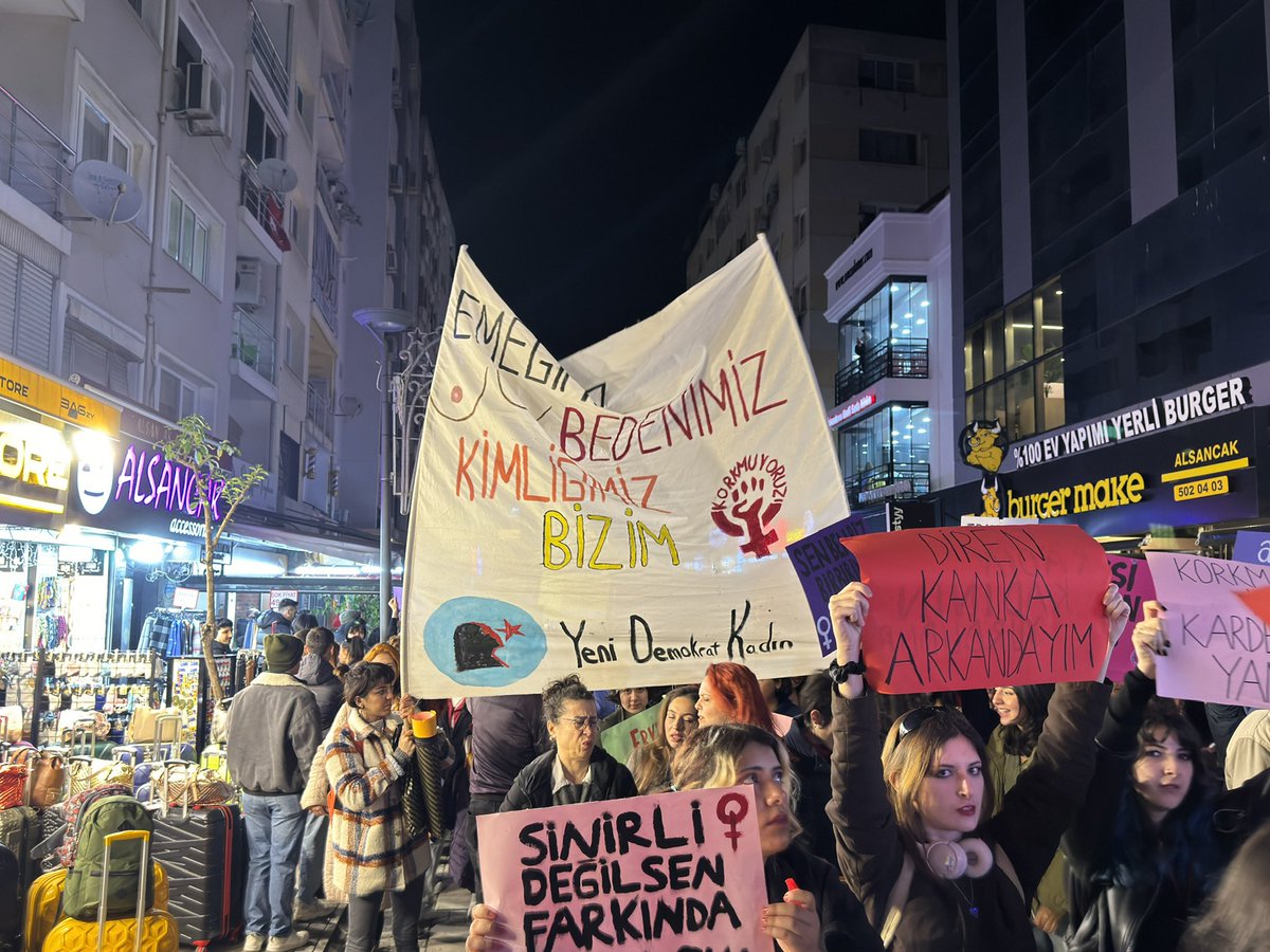 İzmir’de Feminist Gece Yürüyüşü

"Haklarımızı ataerkiye teslim etmeye niyetimiz yok!"

cumhuriyet.com.tr/turkiye/haklar…