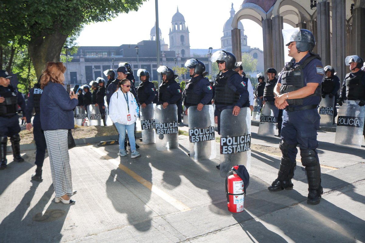 TolucaHoy's tweet photo. #8M📢 #Policías de @SS_Edomex @EstatalEdomex @TolucaGob
que serán desplegados por la marcha del 8M en #Toluca fueron revisados para garantizar que no porten #armas ni objetos #letales durante la #protesta por el #DíaDeLaMujer
informaron @CJ_Edomex @CODHEM
https://t.co/9BjyPUPa9u https://t.co/wdEOZ7Xdqk