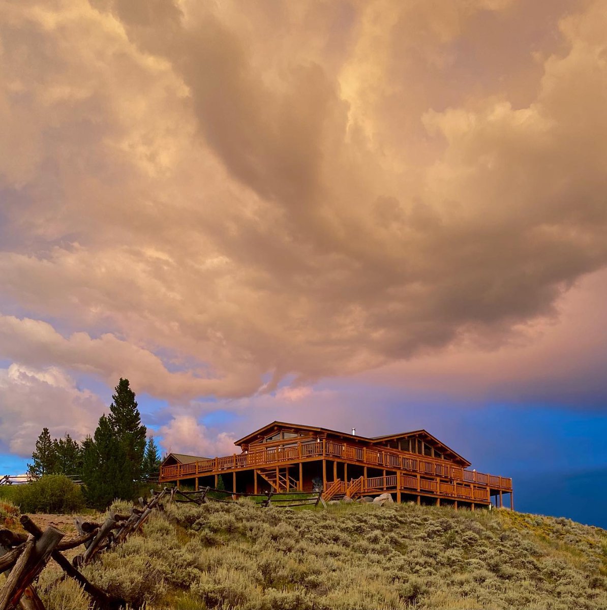 DudeRanchers's tweet photo. 🚨NEW BLOG POST🚨
Curious about what a typical day on a dude ranch entails? Dive into our newest blog post for all the details!
#duderanchvacations #duderanchadventures #workingduderanch #duderanchforkids #familyvacation 

https://t.co/tO2a70X9fI https://t.co/vHapdNtpPV