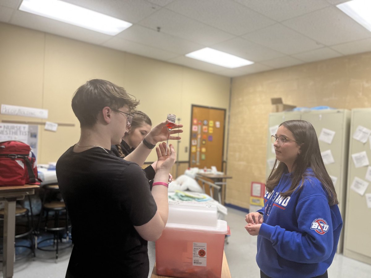Students practice drawing up medications in a syringe by teaching each other. ⁦<a href="/CCSCTE/">Cleveland CTE</a>⁩