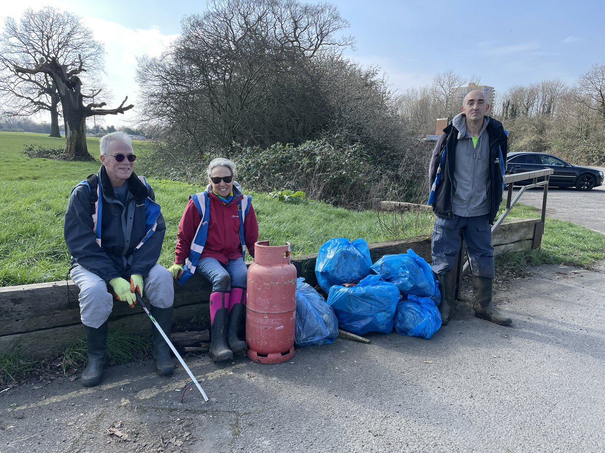 Canners took advantage of the sunshine to clean up areas of #Perivale, #Acton, #Greenford and #Northolt today. Many thanks to @tdeadville @Elisabe99796748 and others.