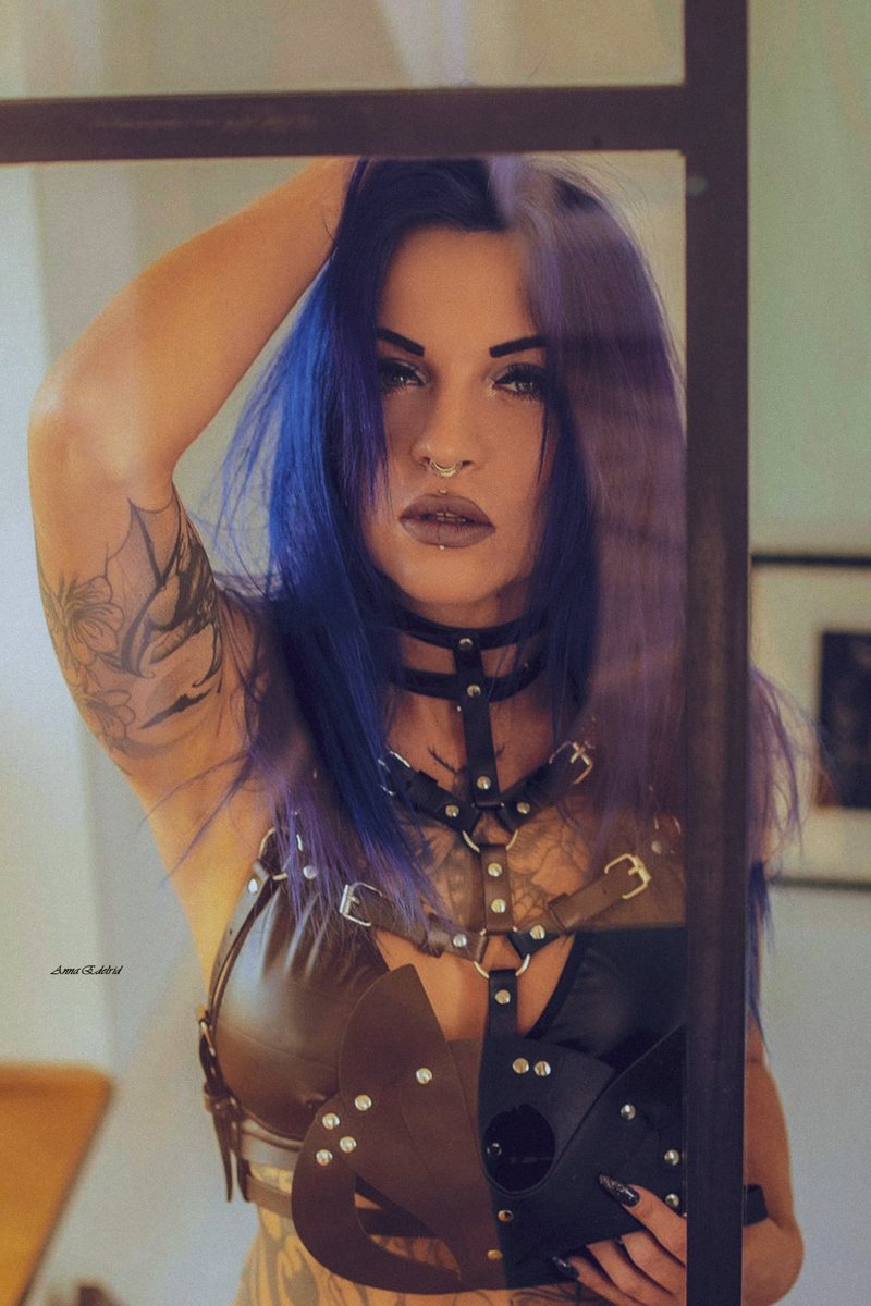 Happy Weekend 💜💛🧡 with beautiful Jeanine #weekend #vibe #cinematic #beautiful #portrait #tattoogirls #inked #model #tattoos #beauty #bluehair