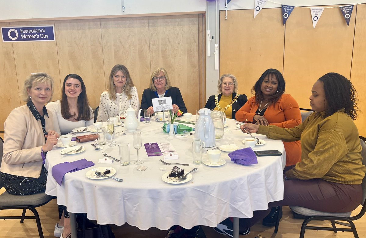 Inspiring afternoon celebrating #International_Womens_Day at the @7oaksEvents annual Mayoral lunch. Loved hearing 19yo professional boxer @_franhennessy share her experience. And Local author @JennyGodfrey19 gave us a glimpse into the lives of the brave Suffragettes of Kent.