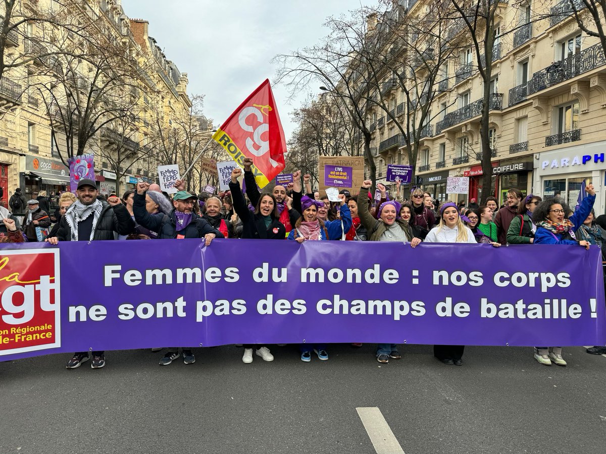 100 000 personnes à Paris pour un #8mars sous le signe de la joie et de la combativité !✊
Syndicats, associations et militant•es en #GreveFeministe pour de nouveaux droits. Un message clair pour le patronat et le gouvernement : l’égalité salariale c’est maintenant pas en 2186 !