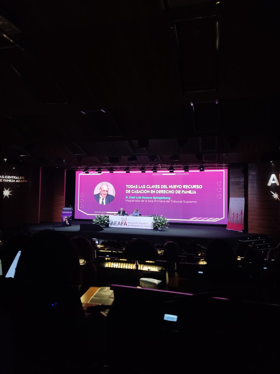 diazoliveri's tweet photo. Hoy el equipo de @PalomaZabalgo asistimos a las XXXI Jornadas Centrales de Derecho de Familia 2024 organizadas por @AeafaAbogados. 

¡Un lujo de ponentes! https://t.co/j4HnM2QhVA