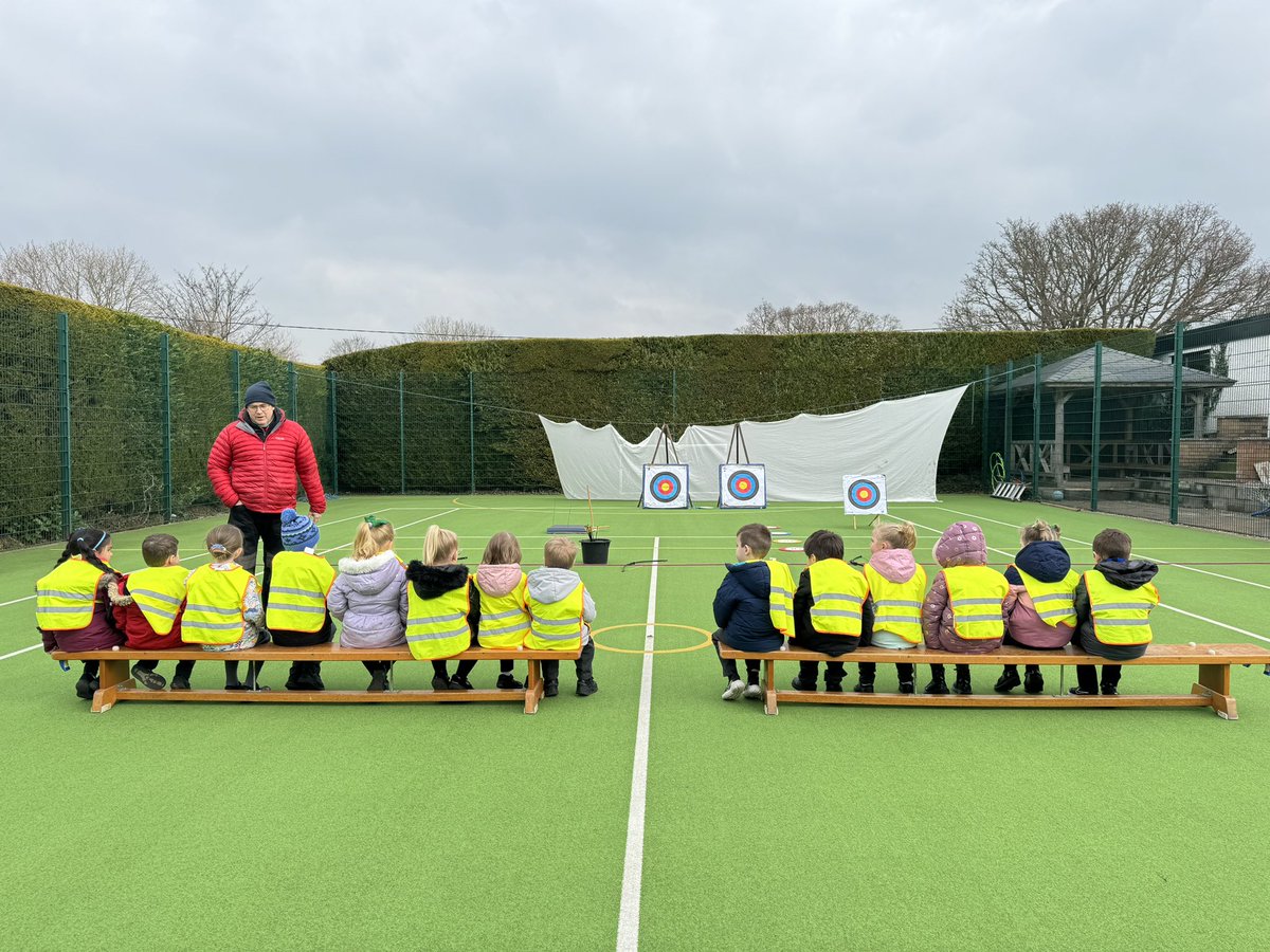 stasaphvp's tweet photo. 🐞 NARNIA DAY 🏹⛸️🦁
We loved our morning at @FairholmePrep thank you for this amazing experience! #VPHC https://t.co/6nb9GeFQiw