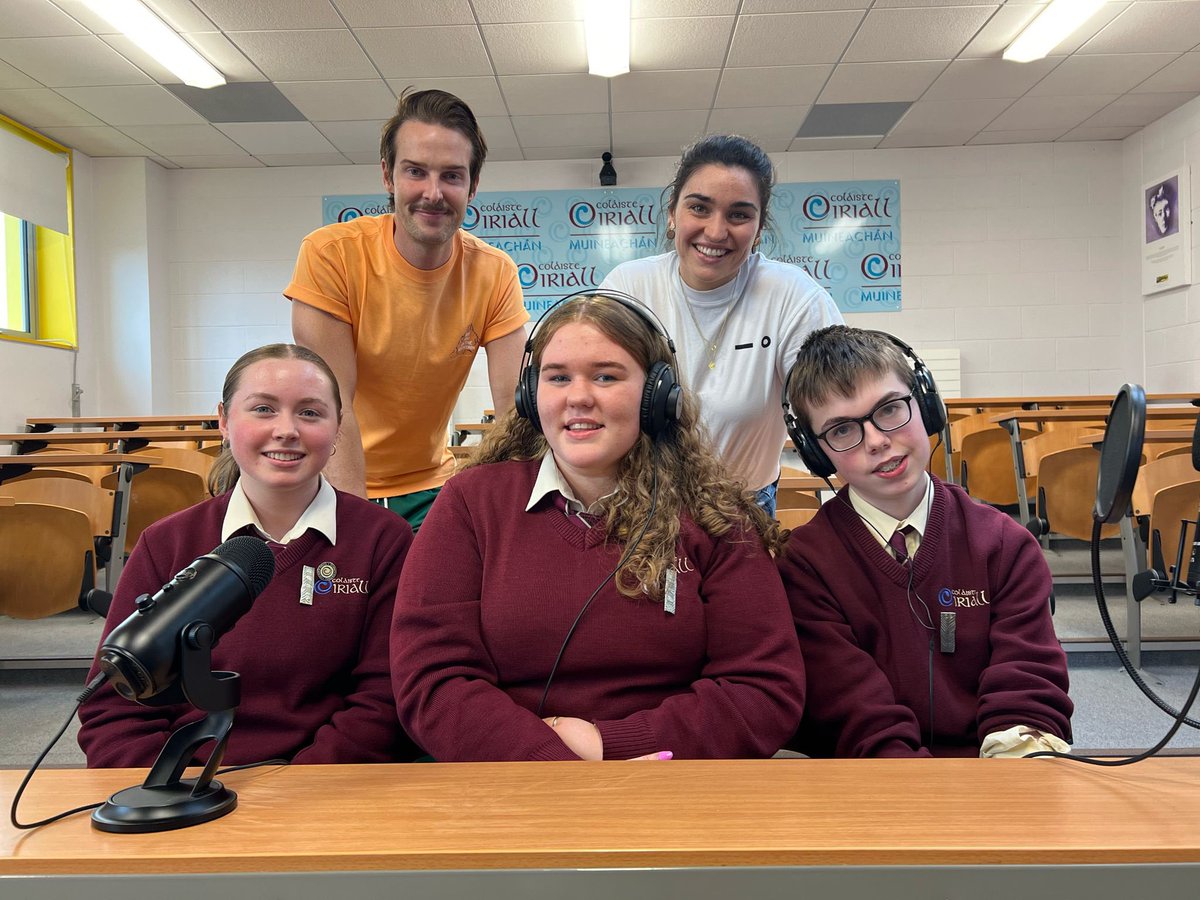Coláiste Oiriall (@coiriall) on Twitter photo 1/ Lá den scoth caite ag an Idirbhliain le linn <a href="/SnaGaeilge/">Seachtain na Gaeilge le Energia</a> le beirt chraoltóir – Tessa Fleming, Muineachán agus Prionsias Ó Coinn, Ard Mhacha – a bhfuil go leor taithí acu beirt sa domhain chraoltóireacht na Gaeilge. Roinn <a href="/tessa_niadh/">Tessa Fleming</a> agus Prionsias gach a bhfuil ar eolas acu 1/ Lá den scoth caite ag an Idirbhliain le linn <a href="/SnaGaeilge/">Seachtain na Gaeilge le Energia</a> le beirt chraoltóir – Tessa Fleming, Muineachán agus Prionsias Ó Coinn, Ard Mhacha – a bhfuil go leor taithí acu beirt sa domhain chraoltóireacht na Gaeilge. Roinn <a href="/tessa_niadh/">Tessa Fleming</a> agus Prionsias gach a bhfuil ar eolas acu