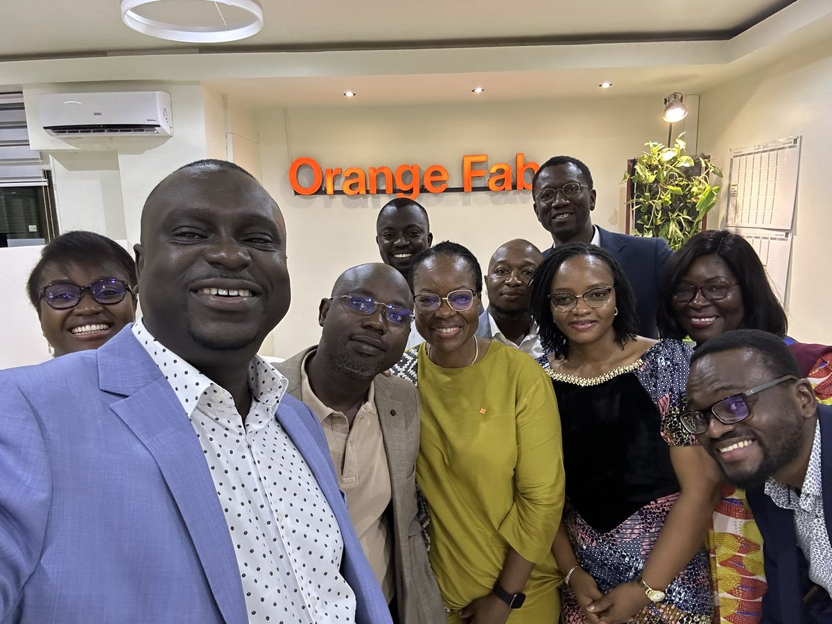 Ravi d avoir passé 2 jours avec @OrangeBurkina. Une très belle équipe, résiliente et compétente au service de la transformation digitale du #Burkina 🇧🇫! Data center Tier 3, #OrangeDigitalCenter, Leader sur le mobile et #OrangeMoney, Partenaire des Entreprises, Bravo ! @mamadouc7