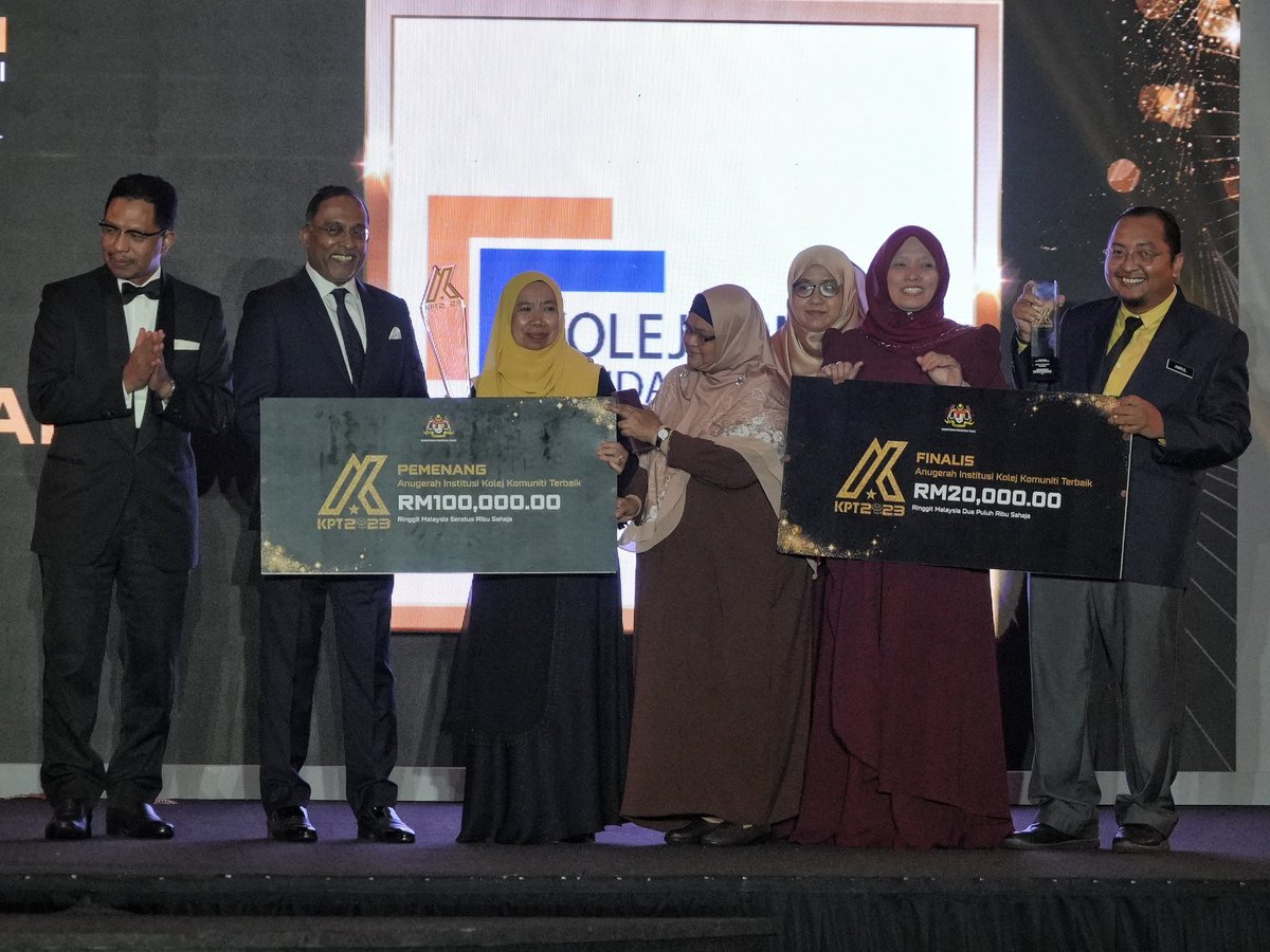 Kementerian Pendidikan Tinggi (@moheofficial) on Twitter photo AKKPT 2023 IKTIRAF AGENDA KEUSAHAWANAN IPT
Baca lanjut di : facebook.com/share/p/6aJkyf…
<a href="/ZambryOfficial/">Zambry Abd Kadir</a>
<a href="/MustaphaSakmud_/">MustaphaSakmud</a>
<a href="/DrZainiUjang/">Dr. Zaini Ujang</a>
#MalaysiaMADANI AKKPT 2023 IKTIRAF AGENDA KEUSAHAWANAN IPT
Baca lanjut di : facebook.com/share/p/6aJkyf…
<a href="/ZambryOfficial/">Zambry Abd Kadir</a>
<a href="/MustaphaSakmud_/">MustaphaSakmud</a>
<a href="/DrZainiUjang/">Dr. Zaini Ujang</a>
#MalaysiaMADANI