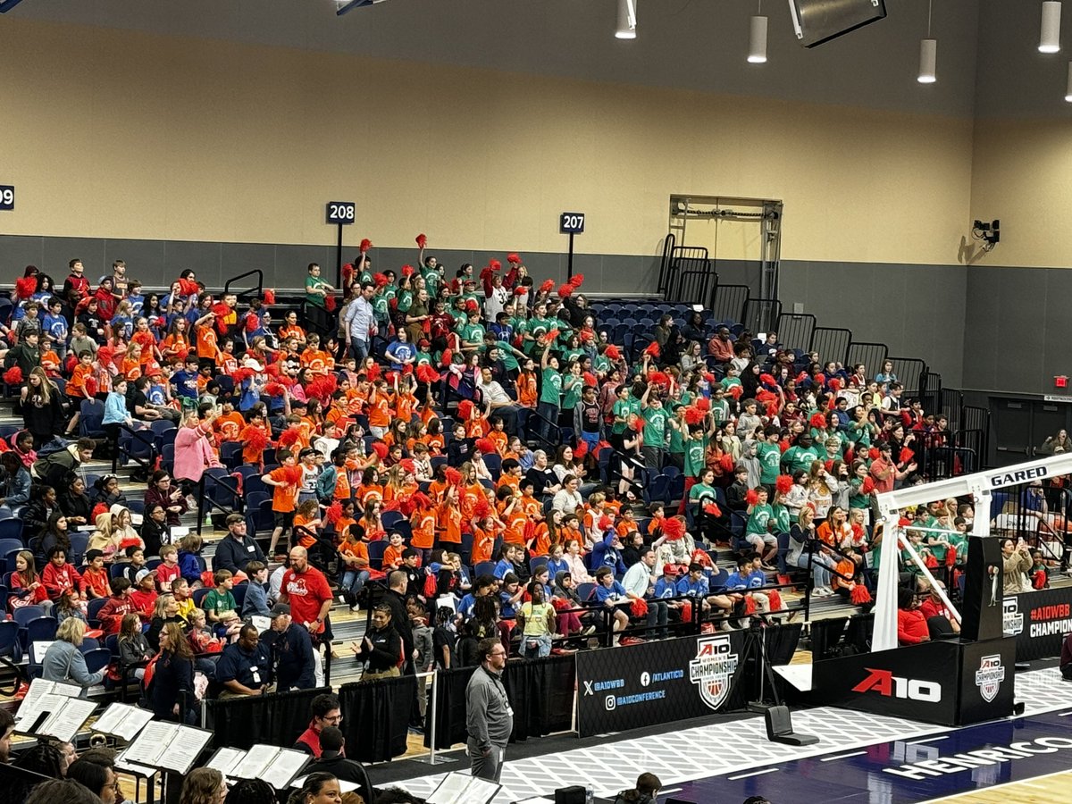 DrJones12406's tweet photo. Thanks to the @A10WBB for having a fantastic Education Day and allowing @HenricoSchools to participate! Students from across the division that have excelled in behavior, academics & attendance were able to attend as part of a PBIS Incentive! #A10WBB #MTSSWorks #PBISInAction https://t.co/HOCUYRXK2C