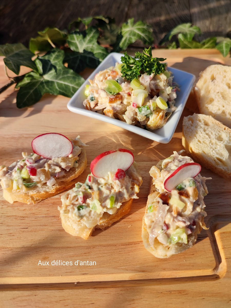 Bonjour 
Toujours dans l'optique de faire simple pour le weekend rillettes de poulet express
On continue avec la thématique « je réutilise la carcasse du poulet » 😉

auxdelicesdantan.wordpress.com/2024/03/08/ril…

#poulet #chicken #recipe #recette #food