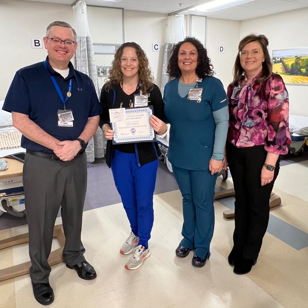 🥳Congratulations to Holly McSherry, RN in AP1 for achieving perfect attendance for the 3rd year in a row!

Pictured here:
CNO Scott Jessie, Holly McSherry, AP1 Nurse Manager Bernadette Lamanna, Deputy Nursing Director Sarah Fries

#nursing #upstatenursing #rn #rncareers #rnjobs