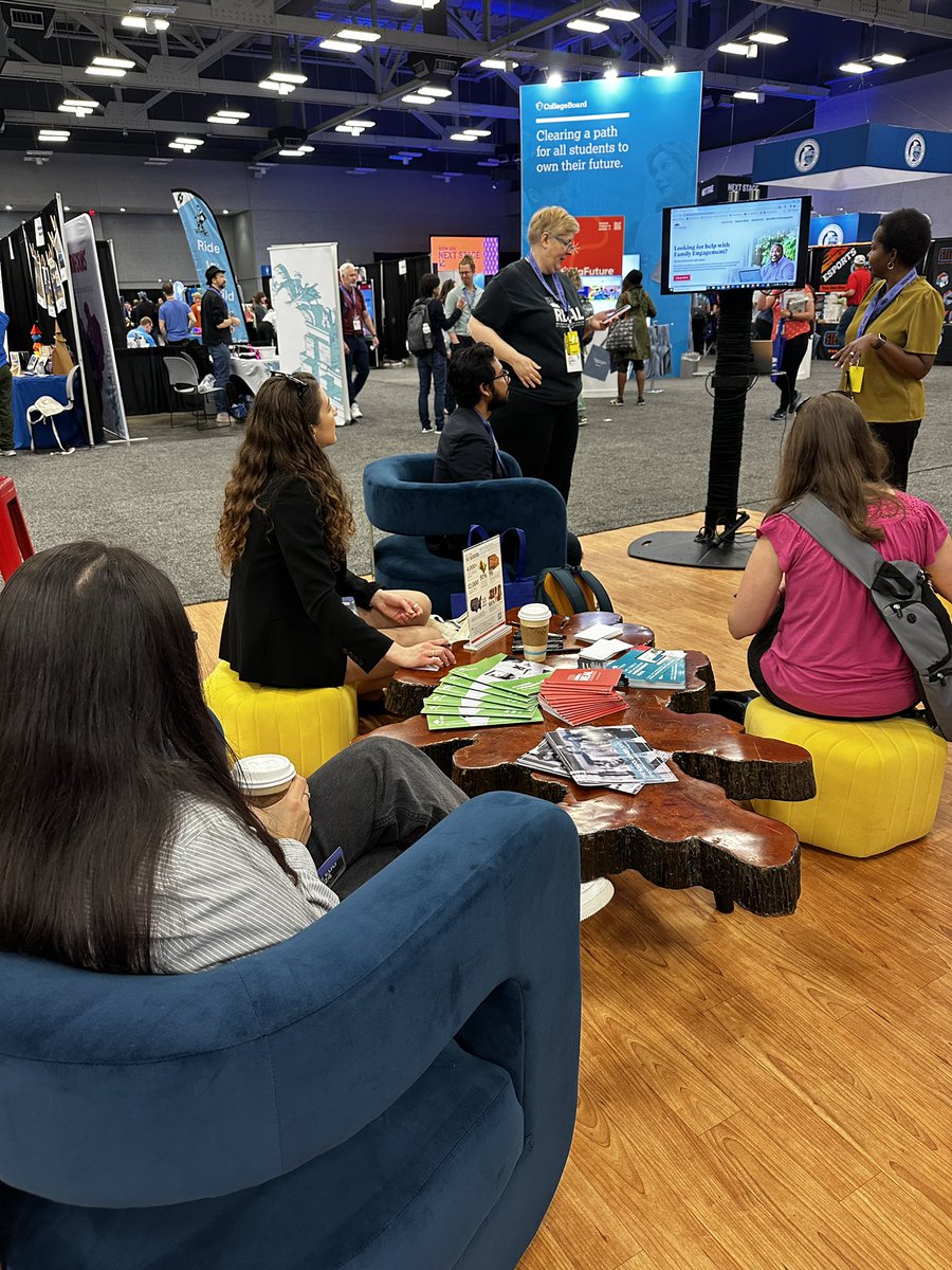 Our hearts are full and our commitment to #REALFamilyEngagement is stronger than ever before! Thank you to the hundreds of educators and leaders who engaged deeply with us at #SXSWEDU this week, and please stay connected: mailchi.mp/flamboyanfound… #FamilyEngagement