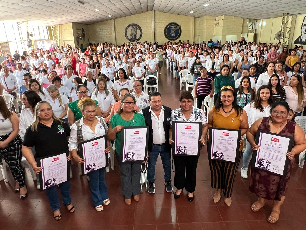 ASTRAMSindical's tweet photo. En el marco del Día Internacional de la Mujer, el Ministro de Trabajo @RolandoCastroSv ha renovado su compromiso con la defensa de los derechos de las mujeres, destacando la importancia de garantizar la igualdad de oportunidades y el respeto a la dignidad de las trabajadoras en todos los sectores productivos del país.

#DiaInternacionalDeLasMujeres
#8marzo2024