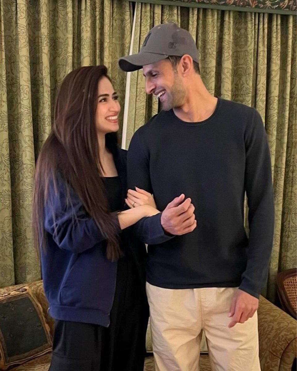 Sana Javed shared a lovely picture with her husband Shoaib Malik ✨

#SanaJaved #ShoaibMalik #HusbandAndWife