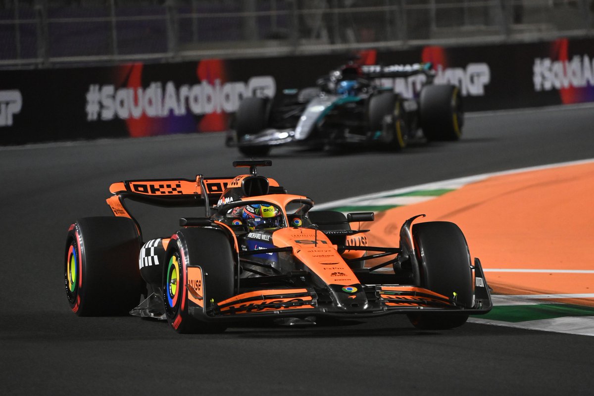 McLarenF1's tweet photo. A brief brush with the wall for Oscar, but he's able to complete the lap. 

Both he and Lando top the times so far. 👊

#SaudiArabianGP 🇸🇦 https://t.co/t1DKkQObUs