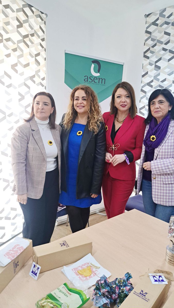 CSEFJaen's tweet photo. Esta mañana se ha producido la presentación de la IV edición del programa mentoring con M de mujer de la Asem Empresarial Marteña a la que ha asistido nuestra directora Rocío Martínez. Esta actividad se enmarca dentro de nuestra iniciativa “en femenino”. https://t.co/GpFPDp7kwI