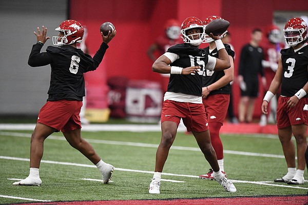 AR Democrat-Gazette on X: FAYETTEVILLE -- The Arkansas Razorbacks did not  let an overcast day with a leaky gray sky dampen the enthusiasm of the  first day of spring football Thursday.