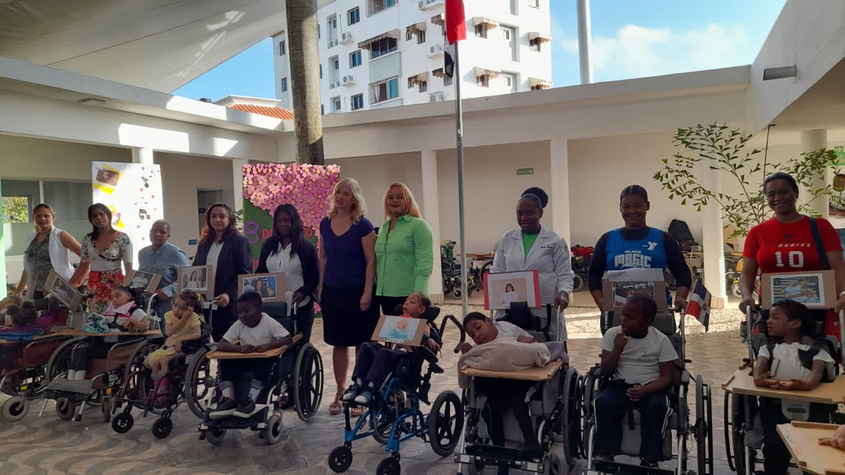 Emocionada y profundamente agradecida por haber sido elegida como mujer dominicana destacada en el mundo de los negocios por una madre increíble y su valiente hija. 🌟 Su elección en la actividad de la Fundación de Nido para Ángeles @nidoparaangeles me llena de honor y un…