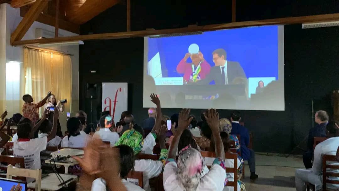 Myriam Fall, coordinatrice du mouvement des Survivantes de violences sexuelles en Centrafrique #MOSUCA, a reçu le Prix Simone Veil 2024. Ce prix récompense les actions en faveur des droits des femmes. Nous saluons l'immense travail de cette organisation auprès des victimes en 🇨🇫.