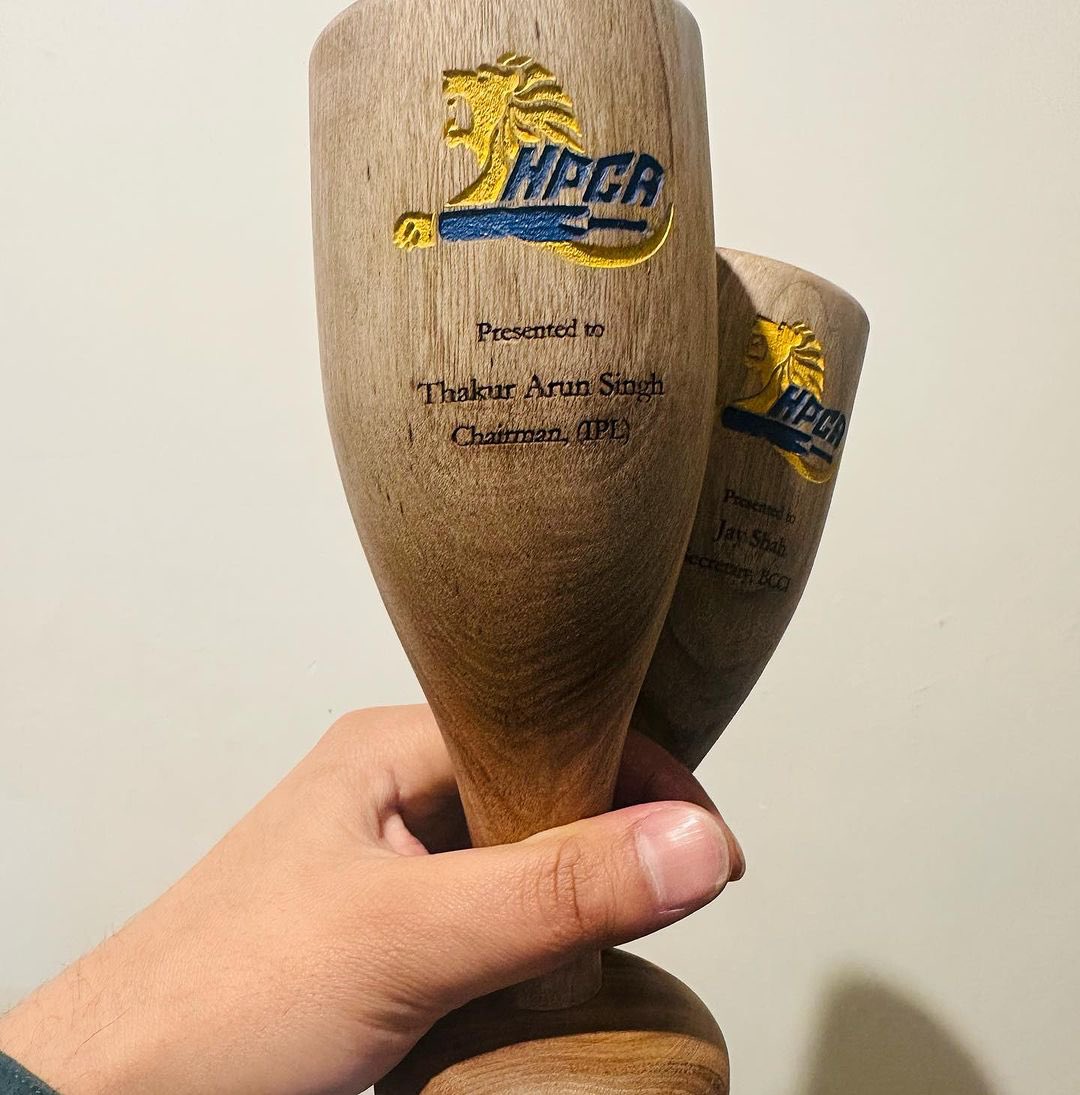 Owais_shafii's tweet image. Handmade walnut trophies from Kashmir for a BCCI event in the #HPCA for India vs. England&apos;s fifth test match. For the first-ever international test cricket match, Kashmiri handicrafts were shown at a BCCI ceremony.