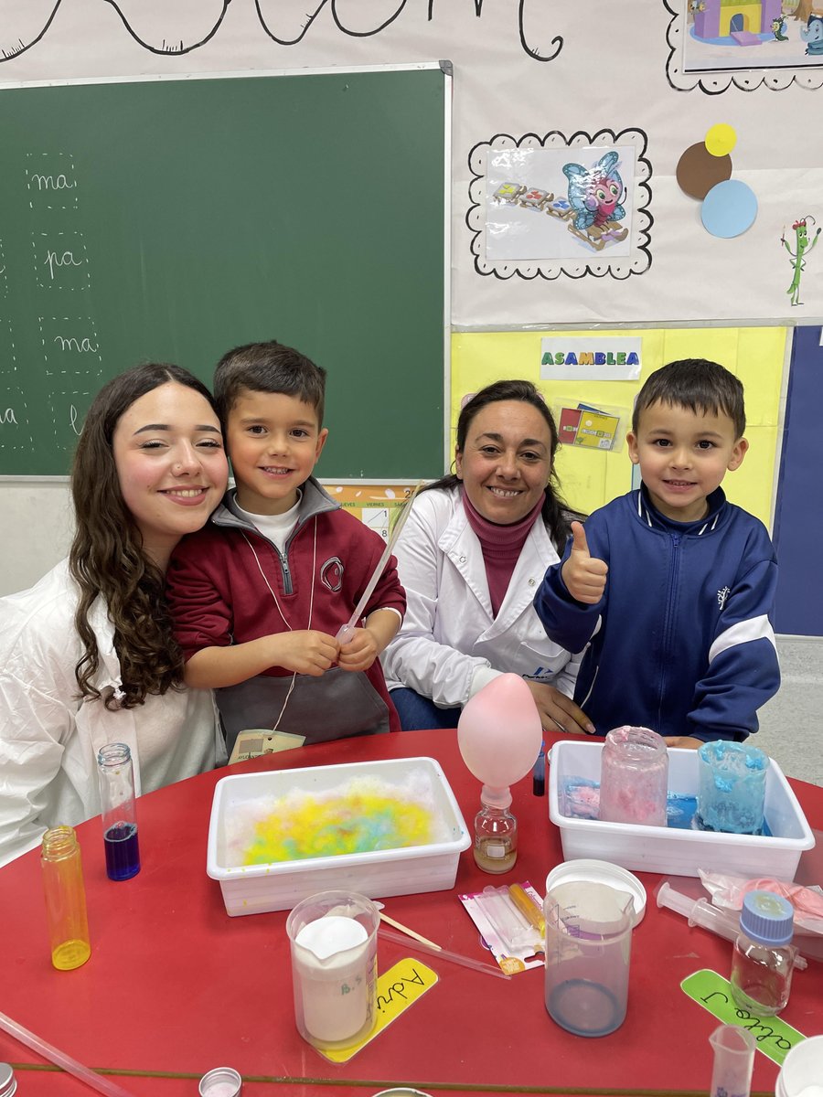 ¡Feliz Día de la mujer trabajadora! 💼 8M 💟

🧪 Destacadas científicas e ingenieras inspiran a nuestr@s alumn@s esta semana en todas las etapas.

¡Secundaria se llena de creatividad! 🎨🔍  Proyectos interdisciplinares adornan nuestros pasillos

Por todas vosotras. 💟