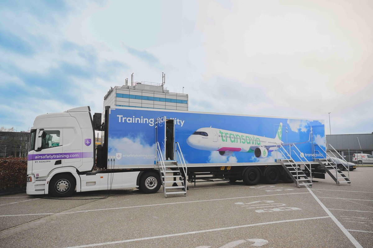 TechnologyBaseT's tweet image. Training Truck @transavia ingericht met onderdelen uit door @AELSnews ontmantelde Boeing 737: technologybase.nl/nieuws/107/tra…

📸 Transavia