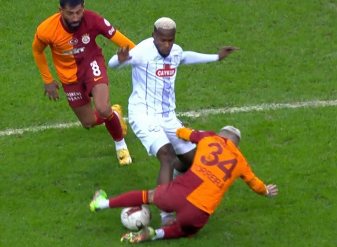 ⛔️⛔️⛔️⛔️⛔️⛔️⛔️⛔️⛔️⛔️⛔️⛔️

VAR ODASI RİVA'DA MI YALIDA MI?

TORREIRA’NIN AYAĞININ KOPMASI MI LAZIM GÖRMENİZ İÇİN!!!

⛔️⛔️⛔️⛔️⛔️⛔️⛔️⛔️⛔️⛔️⛔️⛔️