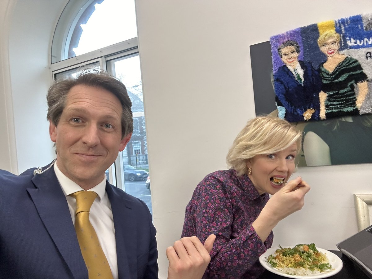 This Friday, just prior to our broadcast, @beckyjagotv is fuelled by a rather delicious smelling Thai curry! The lengths my tv partner goes to, making sure her tummy doesn’t rumble while on air! We’ll be with you a 6. @itvanglia I’m hungry now!