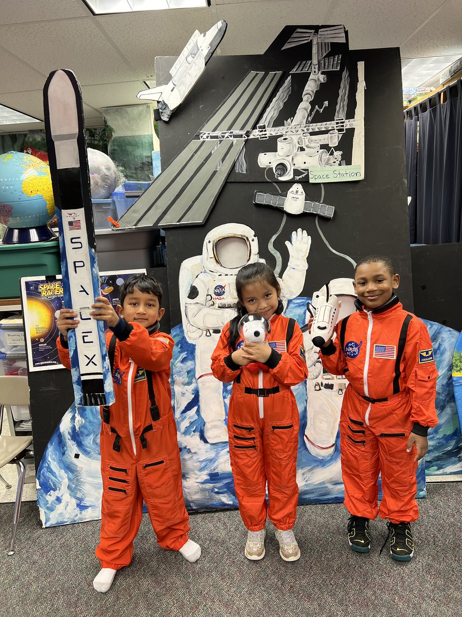 lsullivan's tweet photo. Barrett student astronauts in flight suits! #FlightsuitFriday #NASAexplorerSchool #KWBPride #SpaceX @SpaceX @NASASTEM @Commercial_Crew https://t.co/BrbtvpFNYb