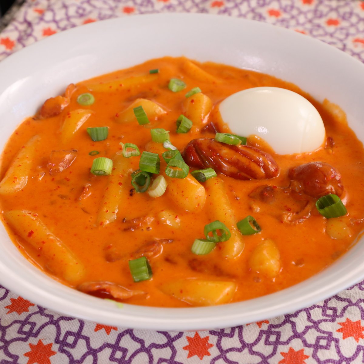 My new recipe is online! Rose tteokbokki! maangchi.com/recipe/rose-tt…