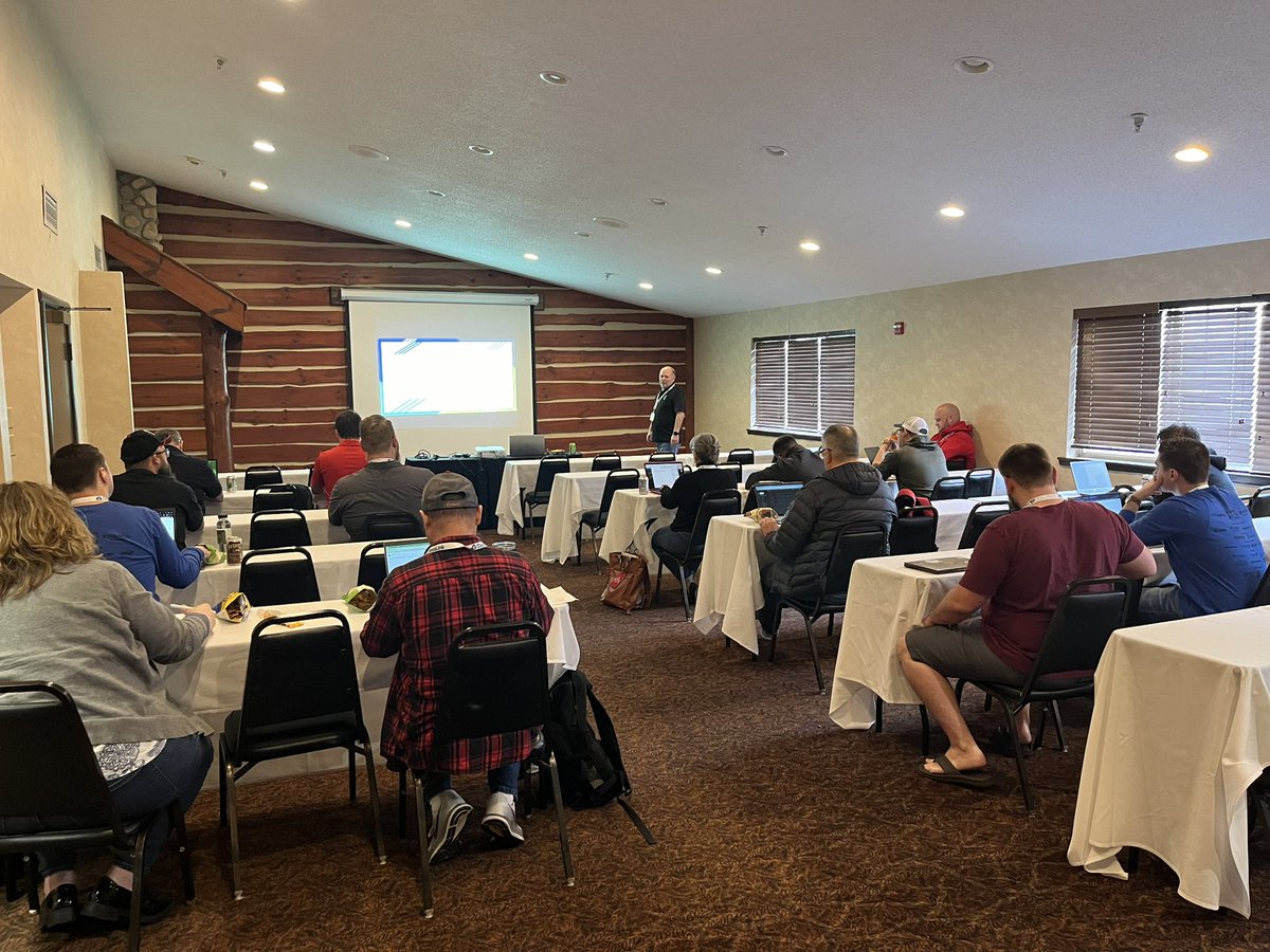 MidwestTechTalk's tweet image. Great talks happening now! #mwttsecurity #MWTT24