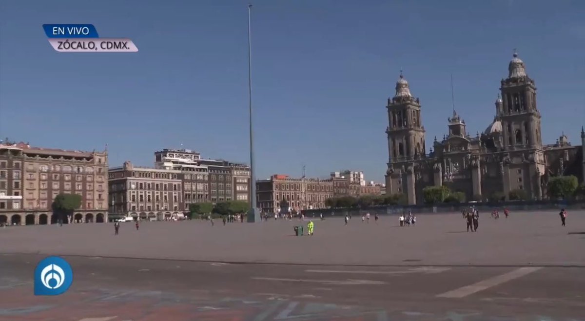 En México 11 #mujeres son asesinadas todos los días. 

Hoy es un día de protesta por la violencia que sufren las mujeres, pero <a href="/lopezobrador_/">Andrés Manuel</a> no izará la bandera en el Zócalo. 

Ojala este gobierno protegiera a las mujeres como protege a los criminales. #8M