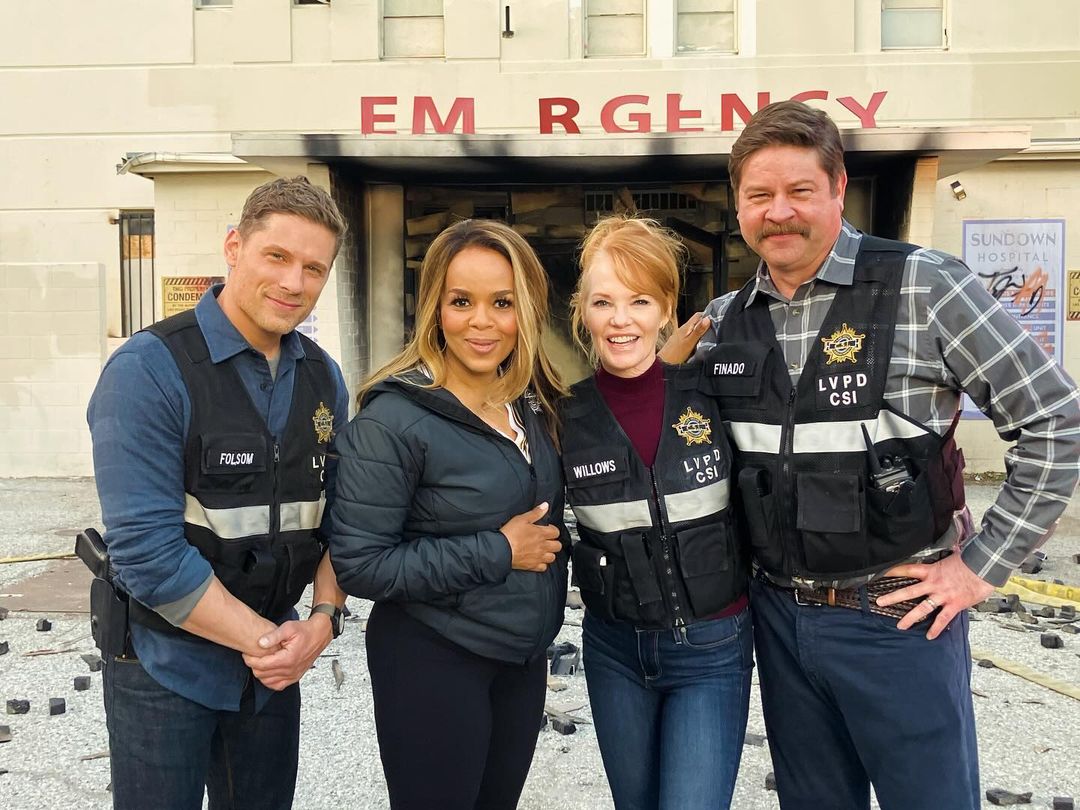 All smiles because it’s finally Friday! 🙌 #CSIVegas

(📸: @MargHelgen)