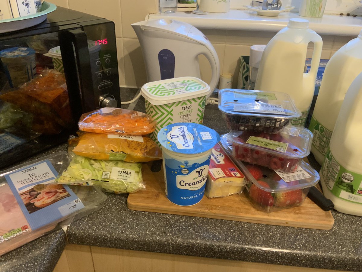 ijas666's tweet photo. @Tesco Bit of a muddle with my delivery tonight. I wasn’t the one to take the delivery in and came down just after the van had gone to find out we have someone else’s fresh food and all ours is missing. Help. No lamb, no duck, no pizza. Eek. https://t.co/GNLFBeB2Ap