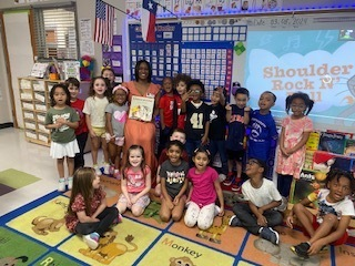 PomonaElem's tweet photo. Students and staff celebrated Read Across America week with a Great Day of Reading. Thank you to all of our guest readers.
#AlvinISD #welovereading #readacrossamerica #greatdayofreading https://t.co/y7KUCTDw1w