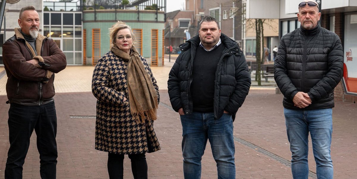 KAFKA_Dev's tweet image. Gister heeft de Burgerwacht in Ter Apel weer een asielzoeker gepakt die een gehandicapte jongen &amp;amp; zijn moeder INTIMIDEERDE! 
De burgerwacht doet wat de politie HOORT TE DOEN maar worden weggezet als criminelen! 

Doe een ♥️ &amp;amp; RT als je deze HELDEN steunt!