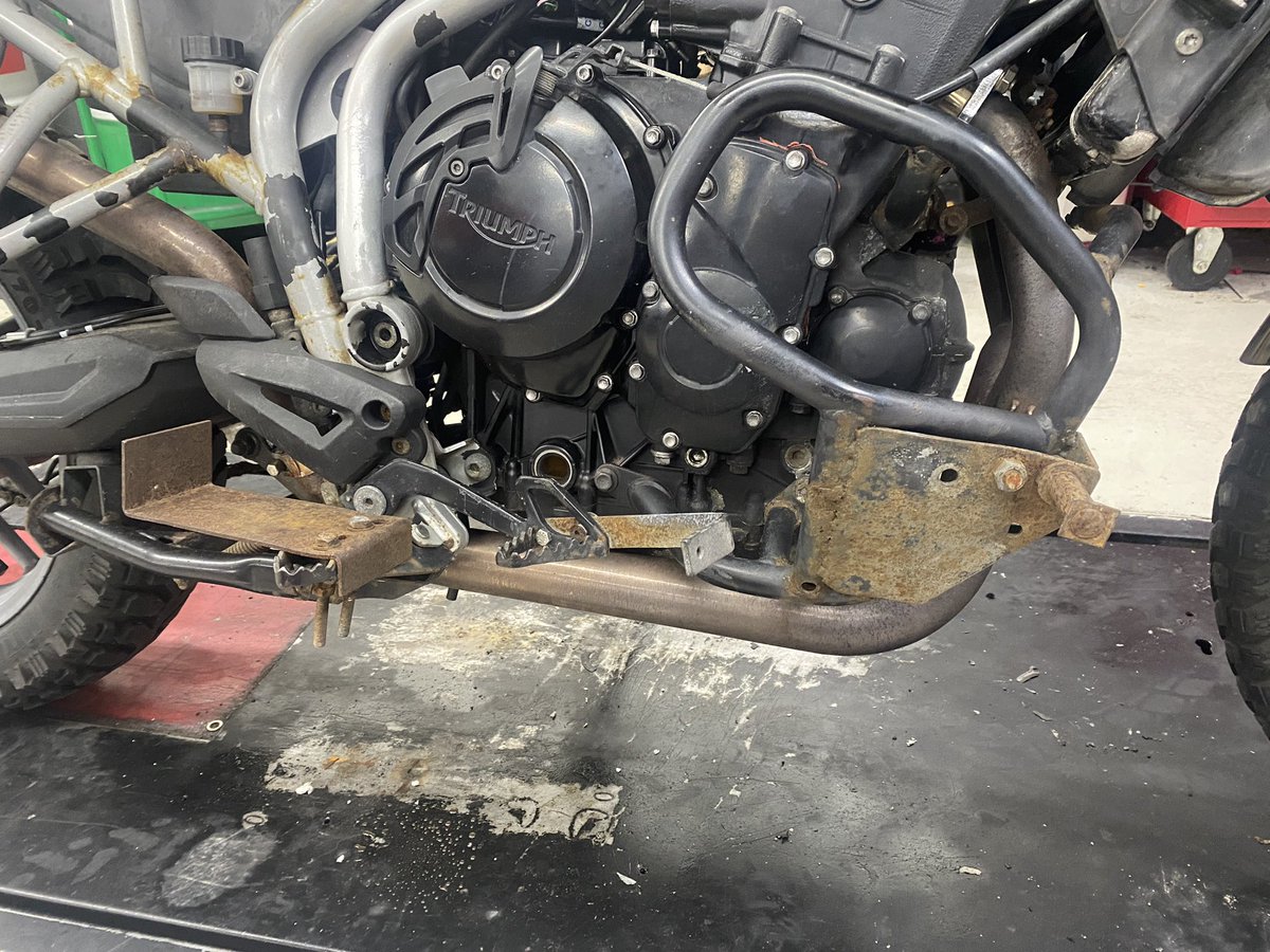 I recon this fella must be an amassing swimmer if his feet fit these foot pegs #teamyoules