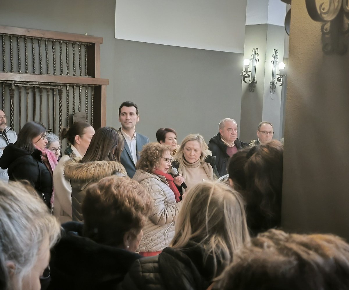 CDRSequillo's tweet photo. Lectura del Manifiesto por Nieves y Esperanza, alumnas del aula de cultura de #MelgardeAbajo, minuto de silencio por las mujeres privadas de sus derechos, y palabras del alcalde @DavidEsteban_R y Esmeralda Martínez, coordinadora del #cdrelsequillo https://t.co/cOuTLXoeKE