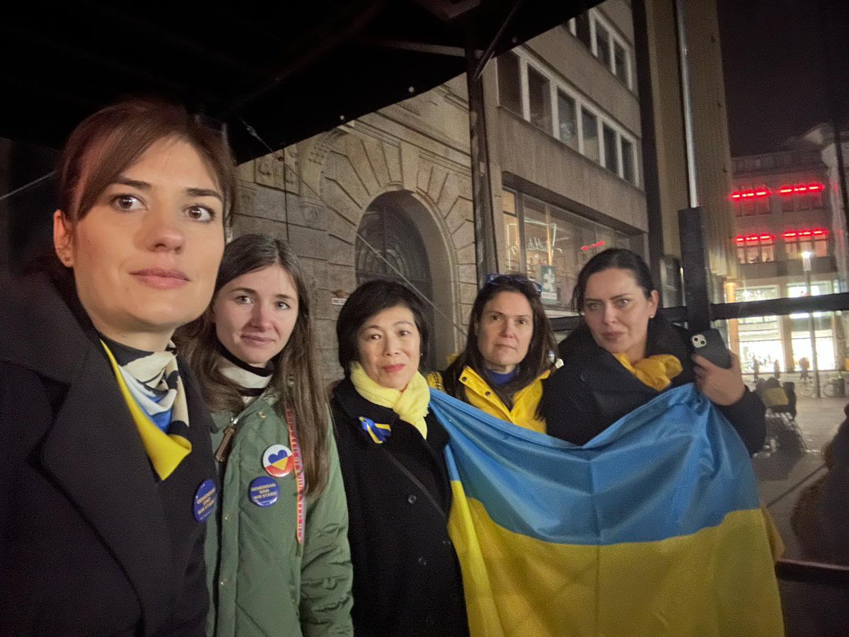 Am #Weltfrauentag danken wir allen Frauen❤️ & denken besonders an starke & mutige Frauen, die sich für Freiheit, Demokratie, Bildung & Gleichberechtigung einsetzen. Wir vergessen nicht die Frauen, die für & in der Ukraine kämpfen, so wie #Taira🇺🇦, großes Vorbild. 💪 #IWD #IWD2024