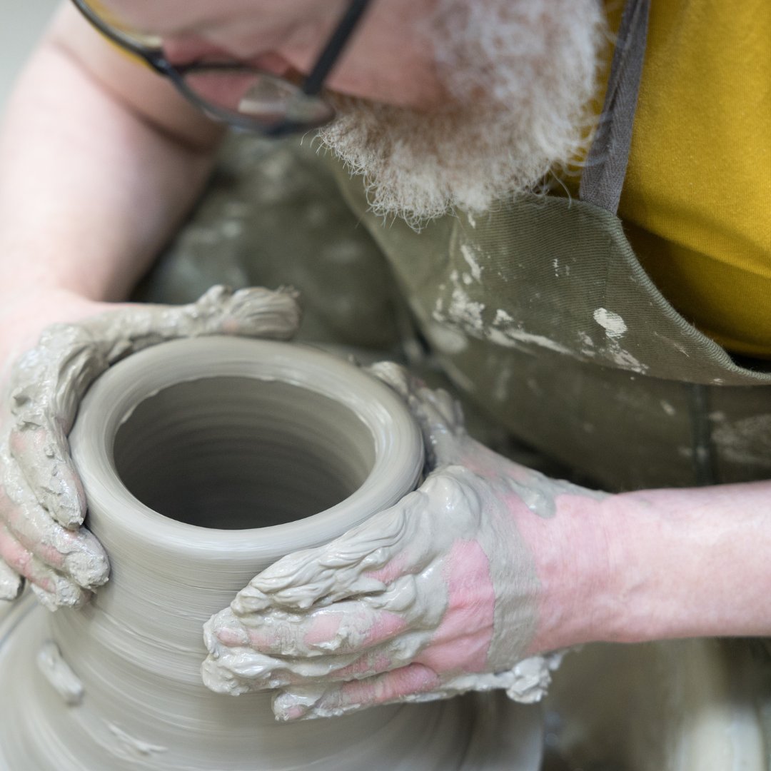 Immerse yourself in the world of ceramics! From beginners to advanced, our courses offer a creative journey for everyone. 🎨✨ #Applynow and join our open event to explore our ceramics studio and participate in an engaging activity! #CeramicsCourses ow.ly/wG4h50QKyUp