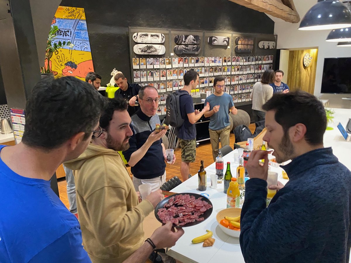 Ce MonkeyTechDays s’achève autour d’un apéro 🍕bien mérité ! Merci à tous les participants 🙏 @nextjs @QwikDev #MonkeyTechDays #mktd12 #mktd #toulouse @Wykks @benoit_elamrani @HarryCoworking